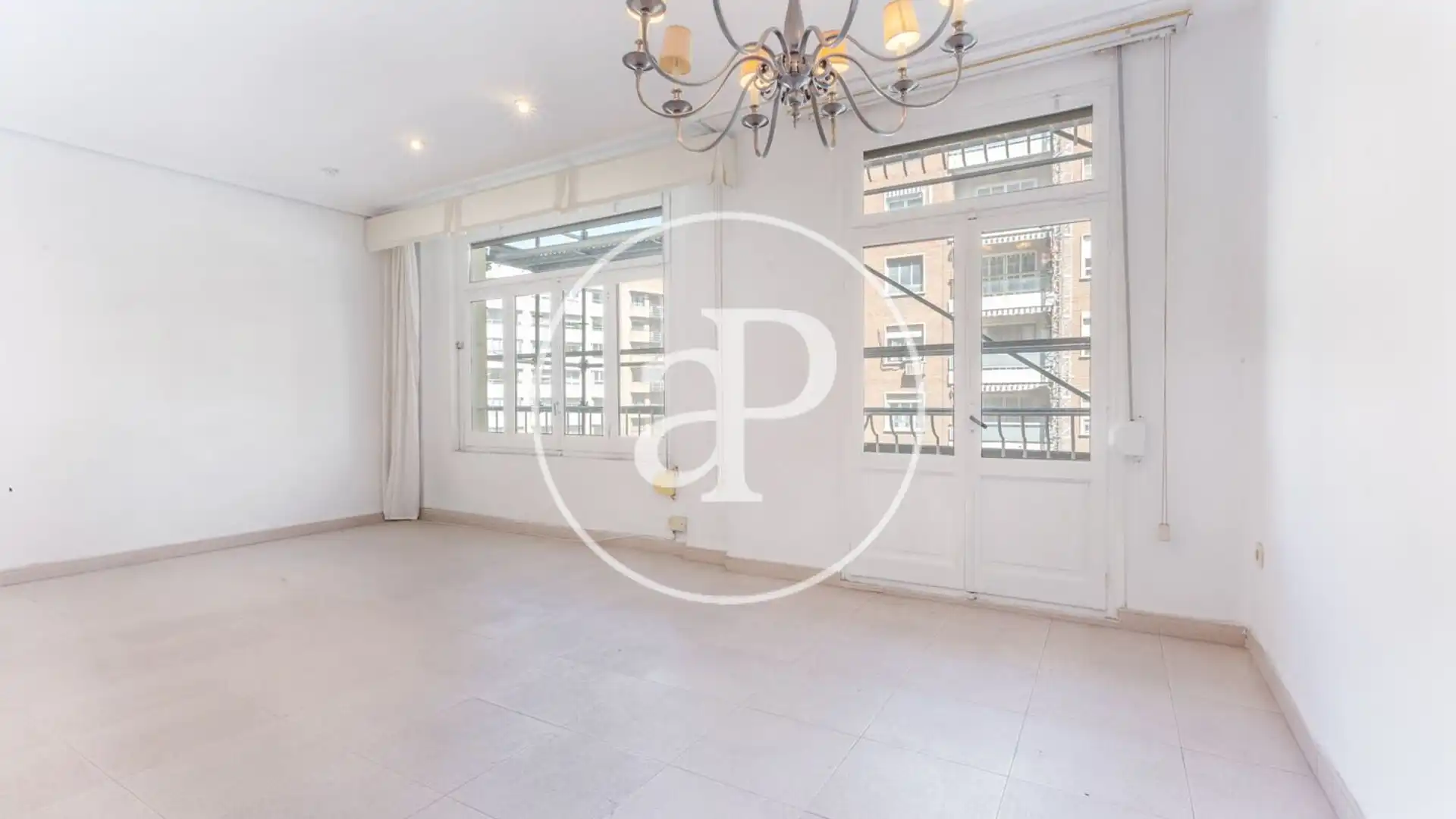 Vista exterior de Piso de alquiler en  Valencia Capital con Calefacción, Balcón y Se aceptan mascotas