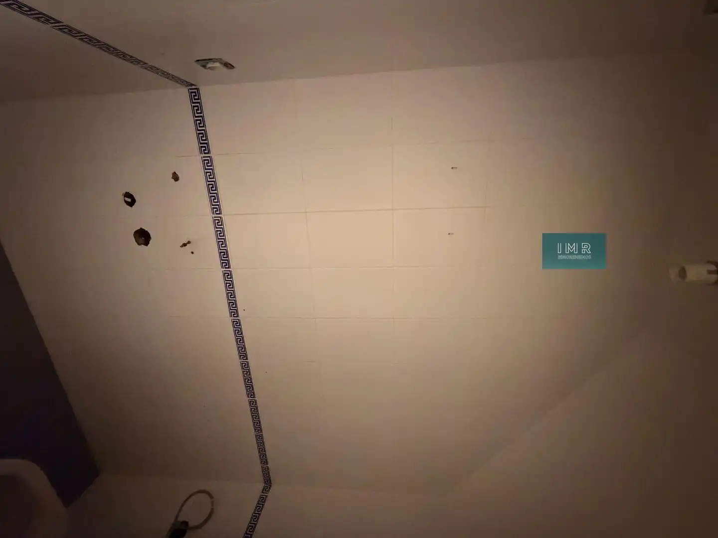 Badezimmer von Einfamilien-Reihenhaus zum Verkauf in Bormujos mit Privatgarten