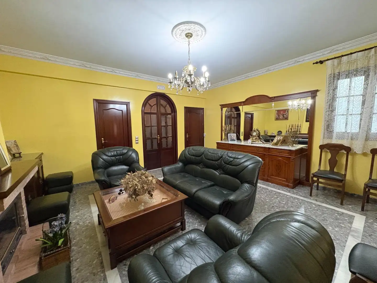 Sala de estar de Casa o chalet en venta en Mairena del Alcor
