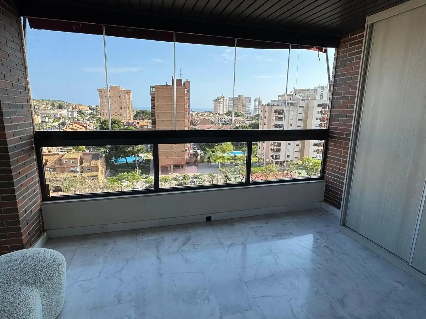 Außenansicht von Wohnung zur Miete in Alicante / Alacant mit Klimaanlage, Heizung und Terrasse