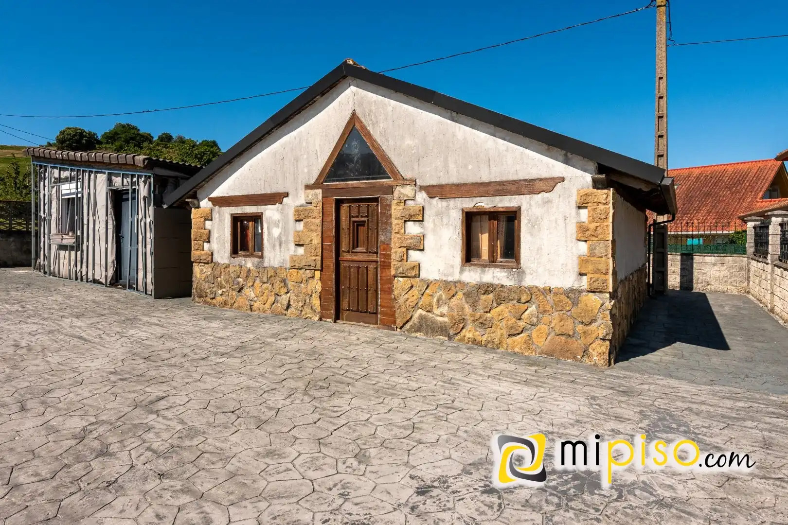 Vista exterior de Casa o xalet en venda en Bárcena de Cicero amb Calefacció, Jardí privat i Piscina