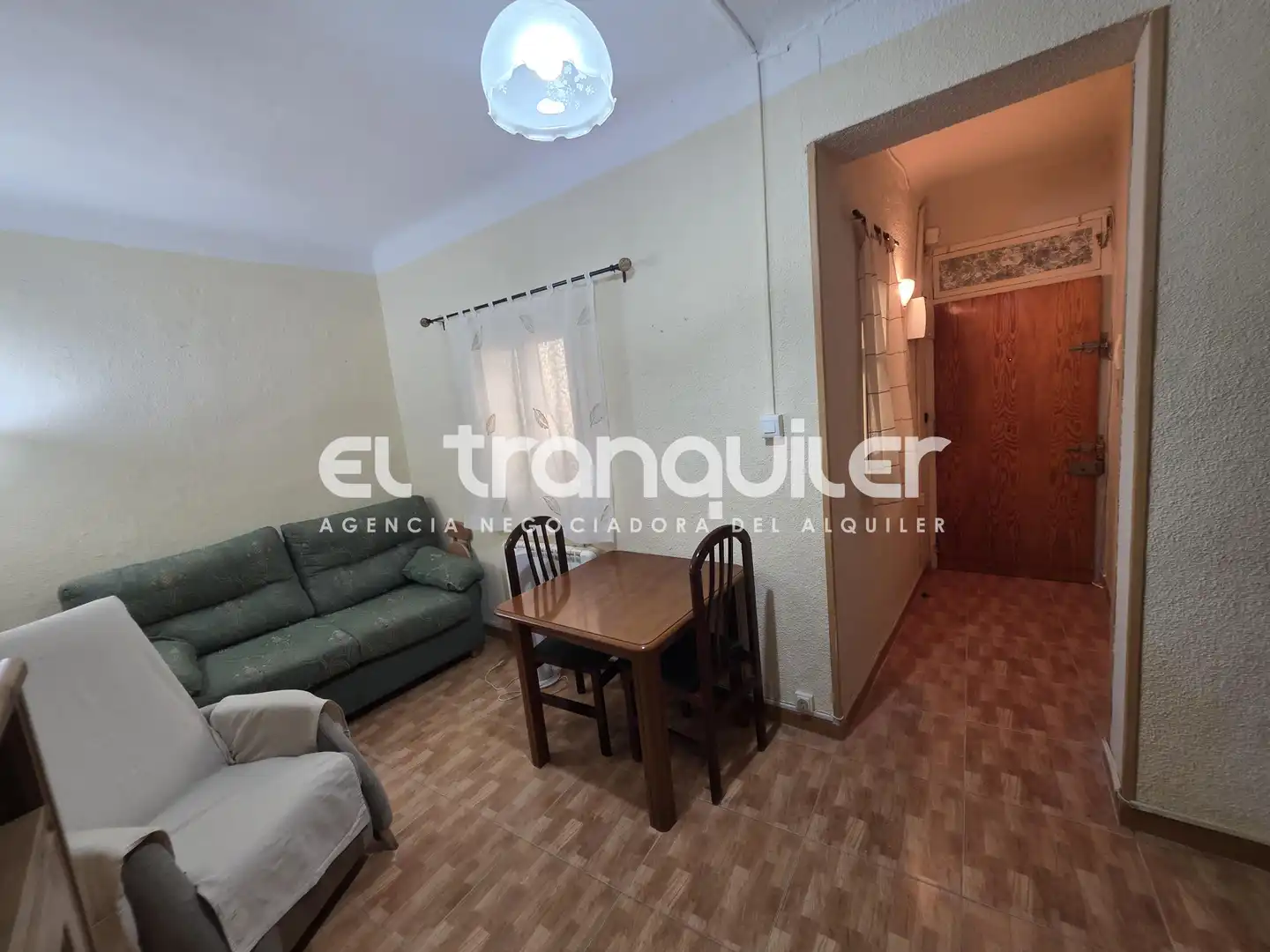 Sala d'estar de Pis de lloguer en Madrid amb Moblat i Rentadora