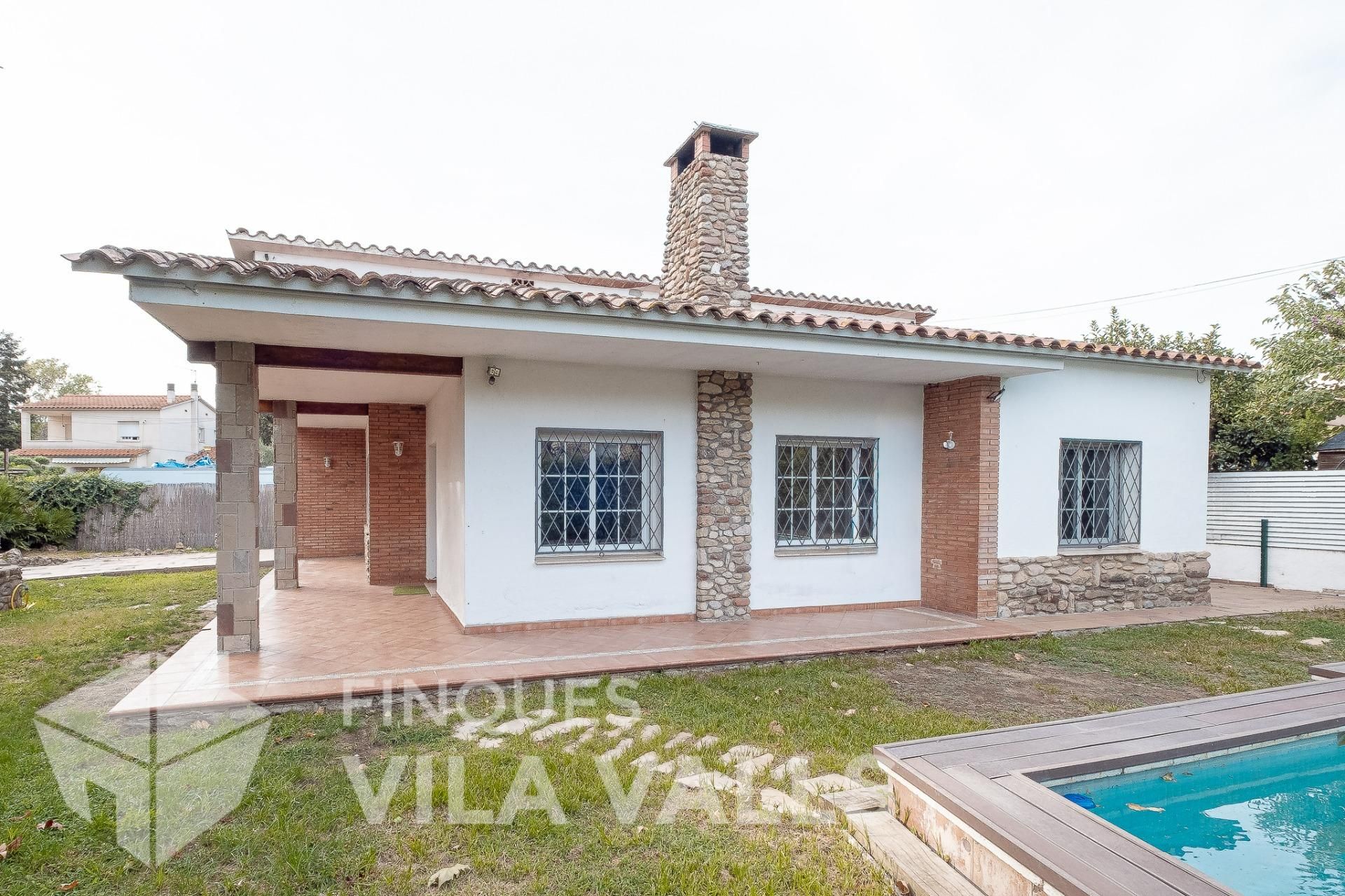 Vista exterior de Casa o xalet en venda en Santa Eulàlia de Ronçana amb Calefacció, Jardí privat i Piscina