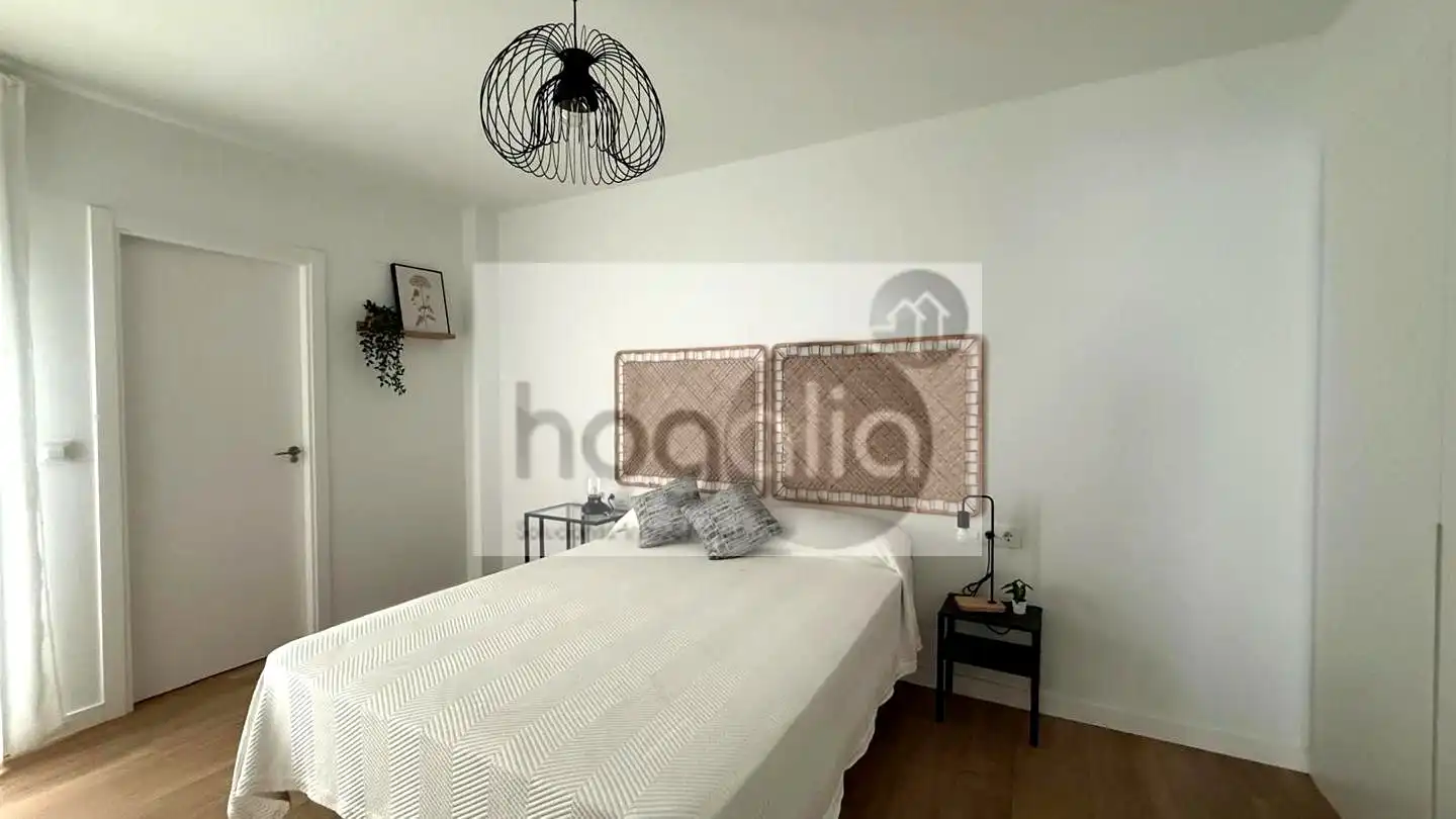 Habitación de Planta baja de alquiler en Sevilla con Aire acondicionado, Trastero y Piscina