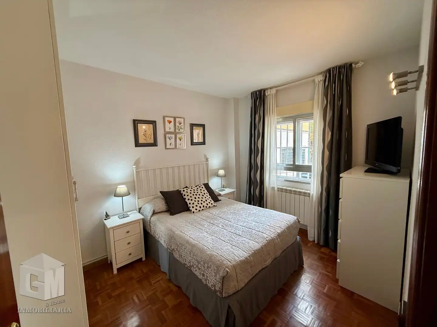 Bedroom of Flat for sale in Ensanche