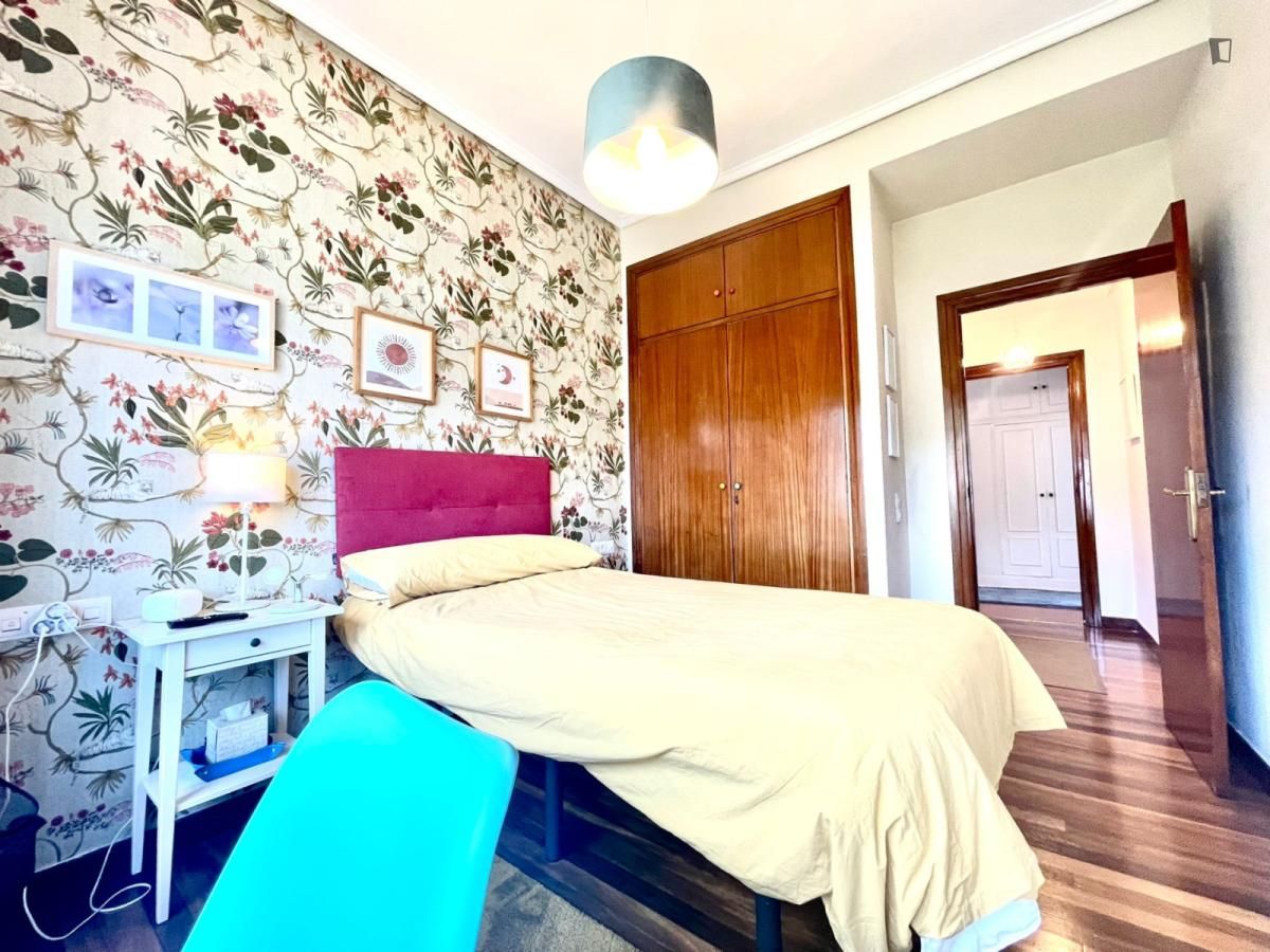 Bedroom of Apartment to share in Bilbao   with Air Conditioner, Heating and Furnished