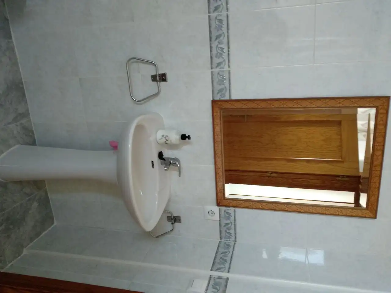 Bany de Apartament de lloguer en Isla Cristina amb Aire condicionat, Terrassa i Moblat