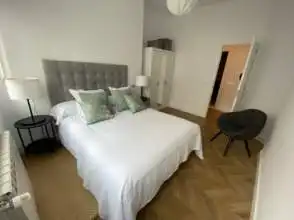 Habitación de Piso de alquiler en Gijón  con Calefacción, Parquet y Amueblado