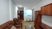 Sala d'estar de Pis en venda en Torrelavega  amb Calefacció i Balcó