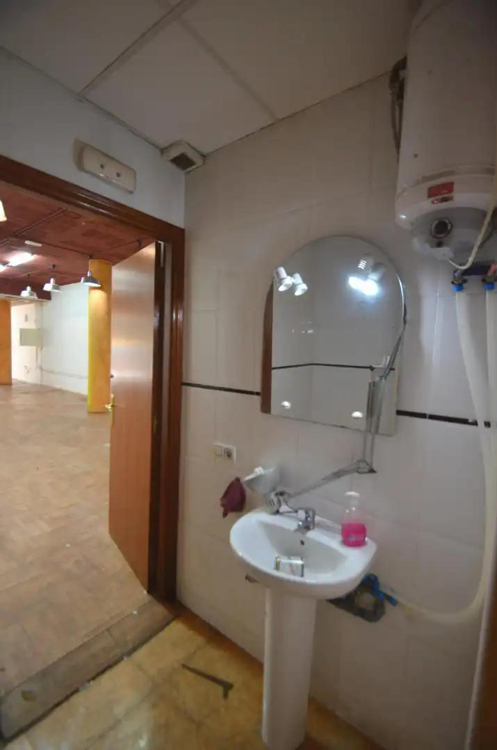 Baño de Local de alquiler en Vilanova i la Geltrú