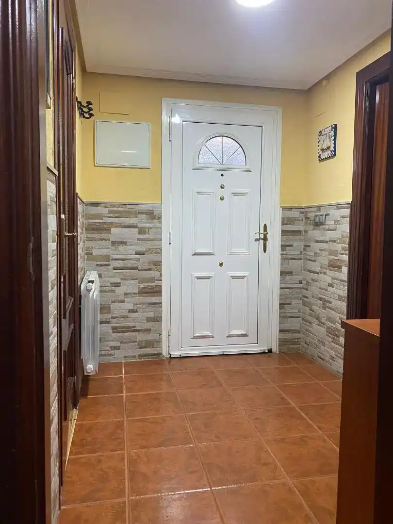 Casa adosada en venda en Mieres (Asturias) amb Balcó