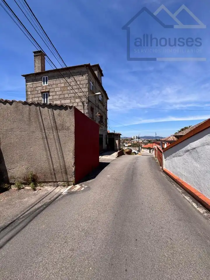 Vista exterior de Casa o xalet en venda en Vigo  amb Calefacció i Jardí privat