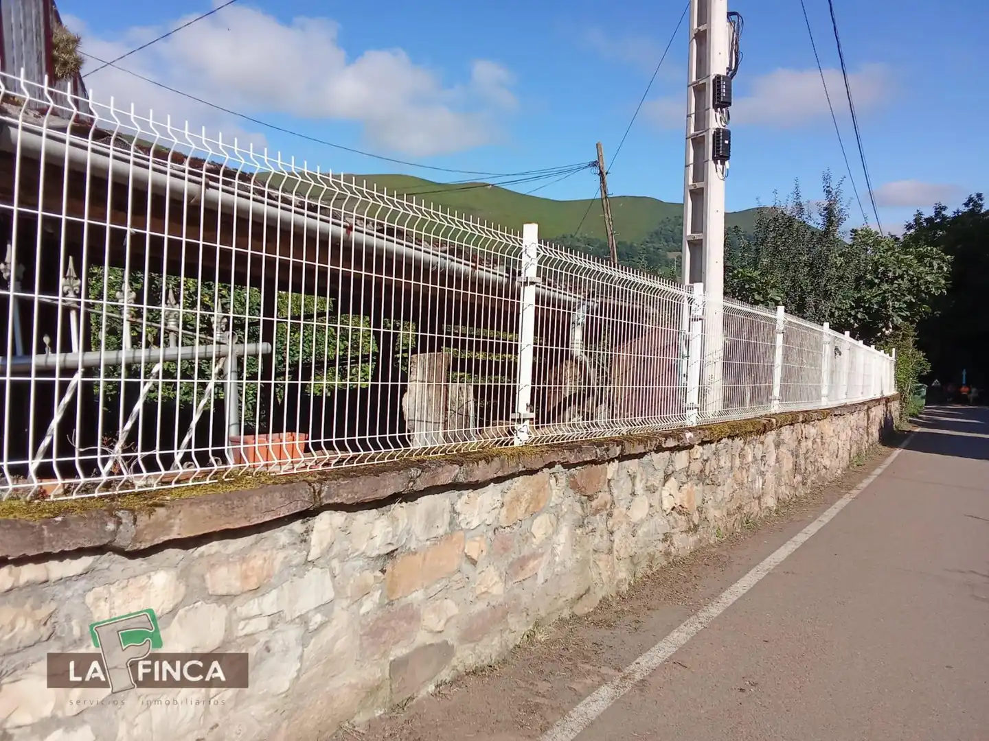 Exterior view of Houses for sale in Belmonte de Miranda  with Heating, Terrace and Storage room