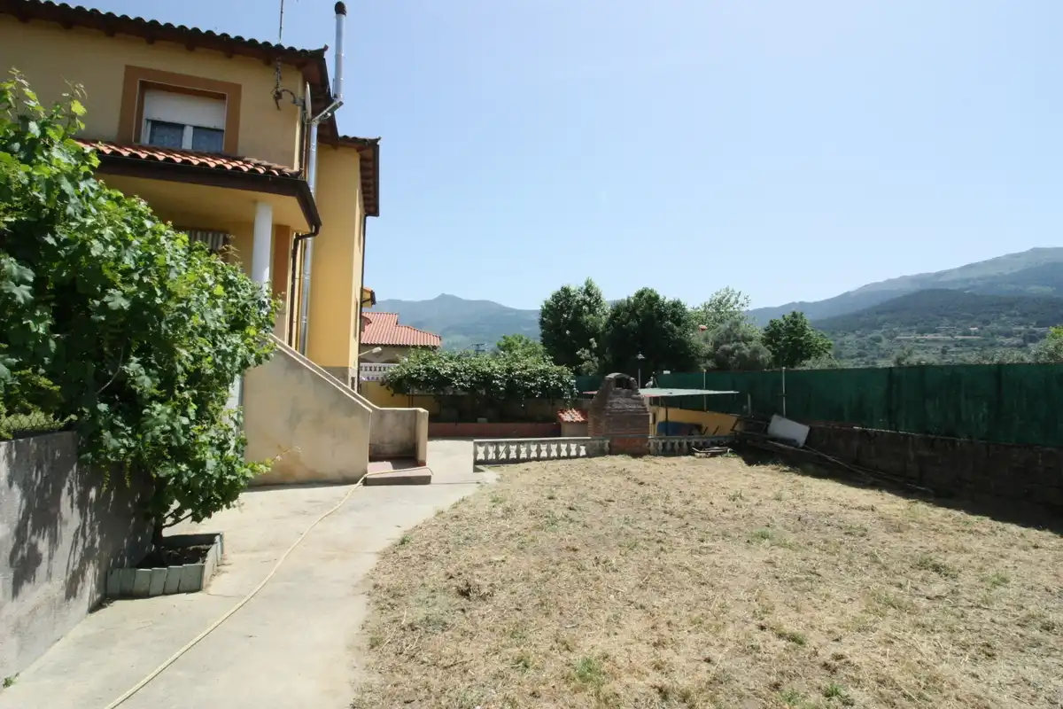Jardín de Casa o chalet en venta en Mombeltrán con Calefacción, Jardín privado y Terraza