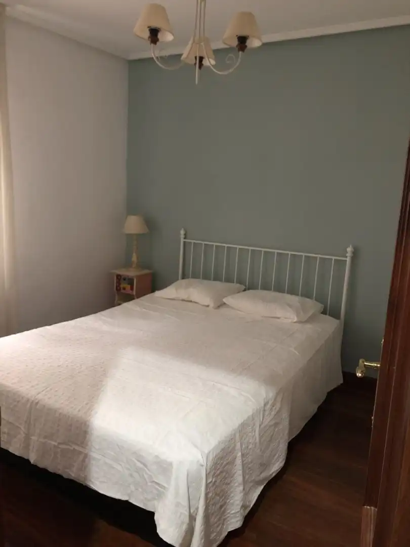 Dormitori de Apartament en venda en Barakaldo  amb Calefacció, Parquet i Moblat