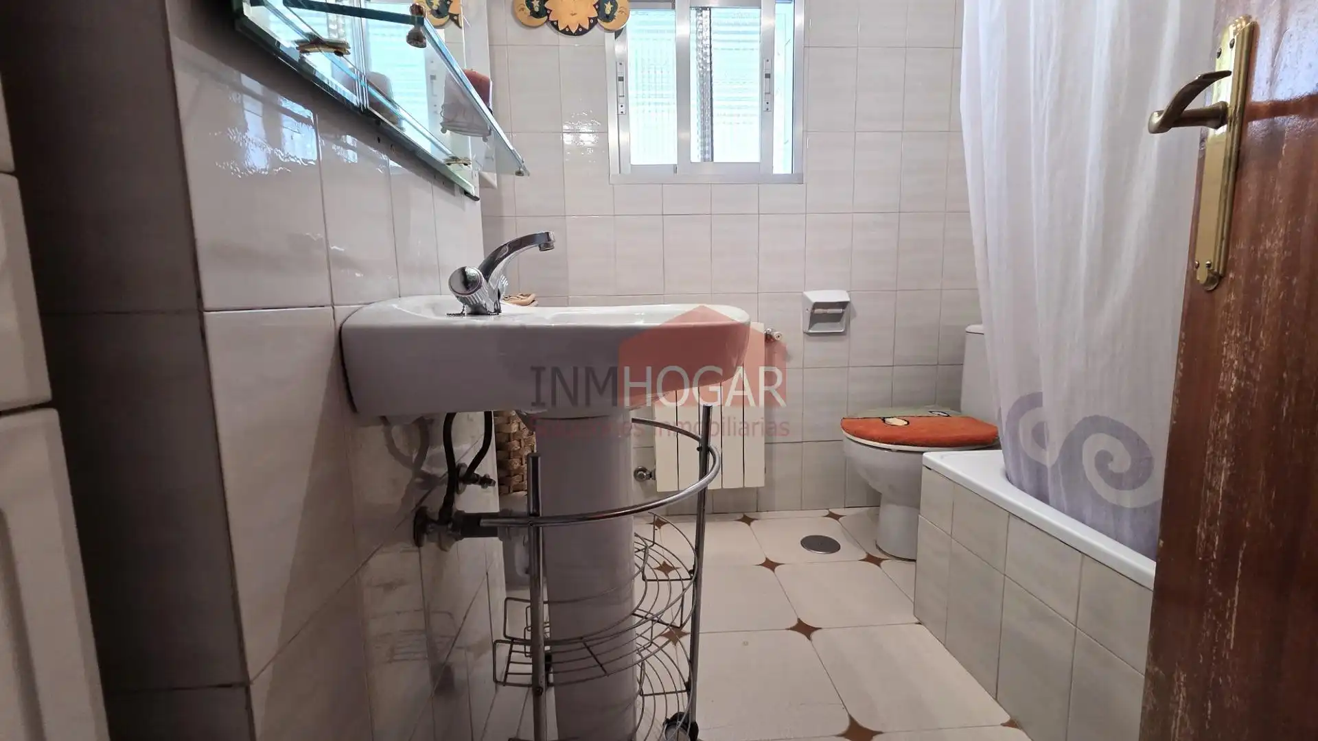 Baño de Piso en venta en Ávila con Calefacción, Terraza y Amueblado