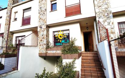 Vista exterior de Casa adosada en venda en Badajoz Capital amb Aire condicionat, Calefacció i Jardí privat
