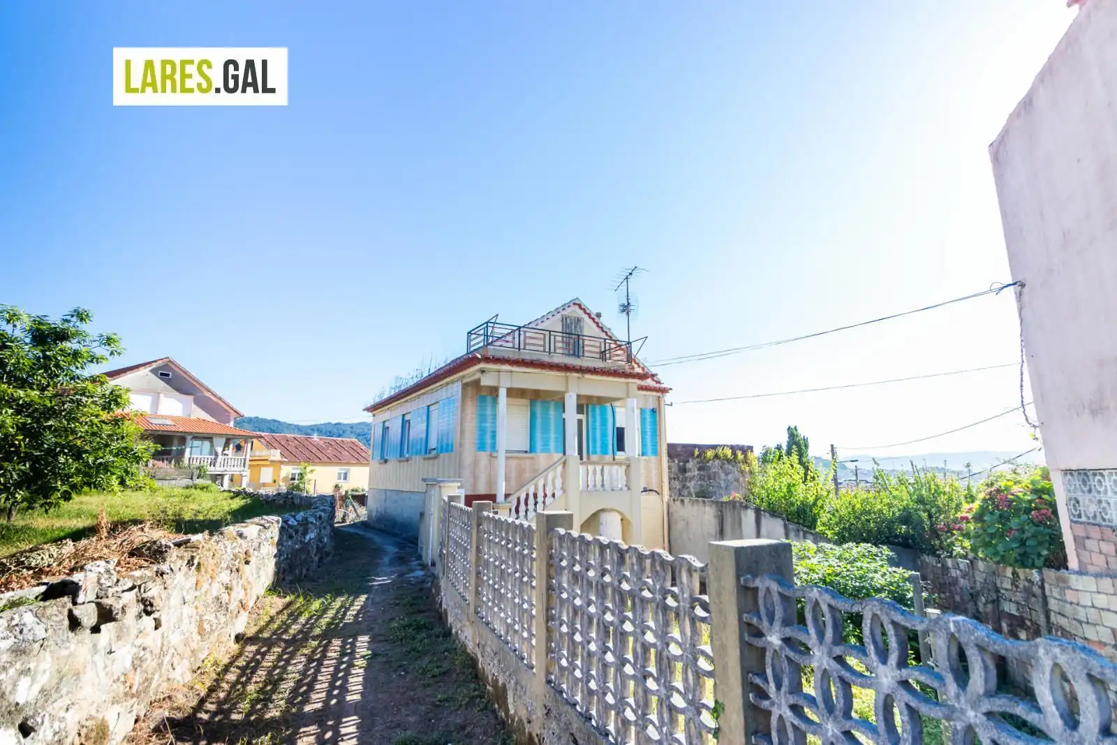 Vista exterior de Casa o xalet en venda en Cangas  amb Terrassa