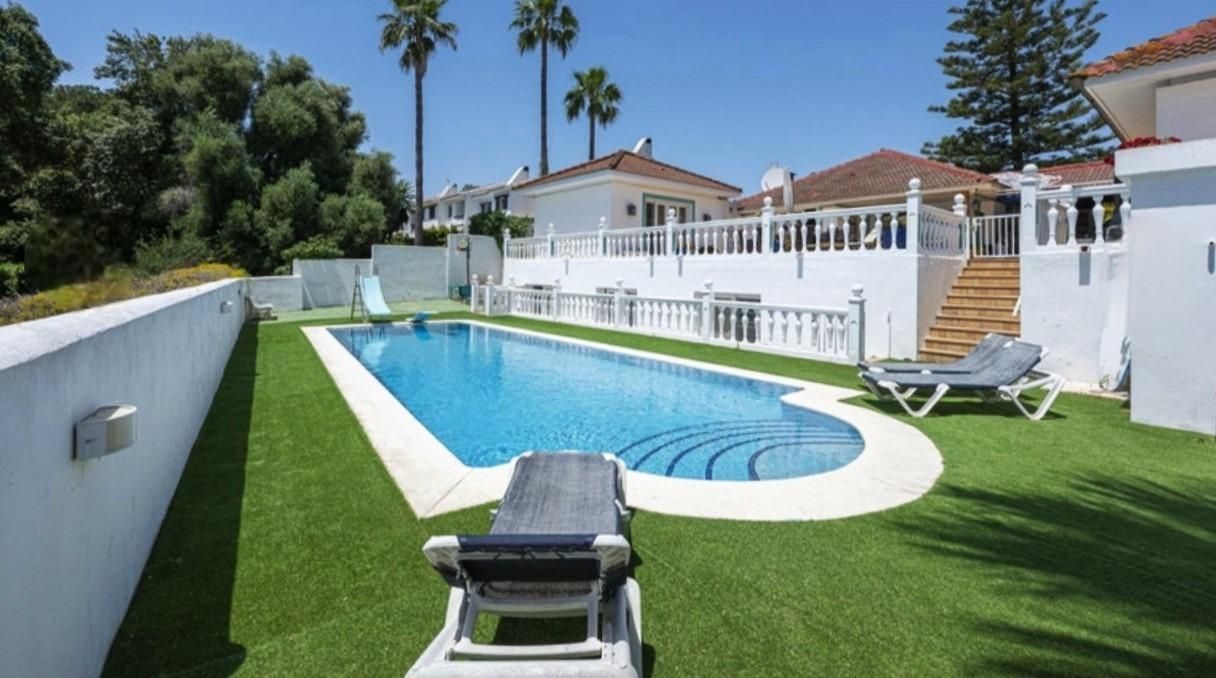 Piscina de Casa o xalet en venda en Sotogrande amb Aire condicionat, Jardí privat i Terrassa