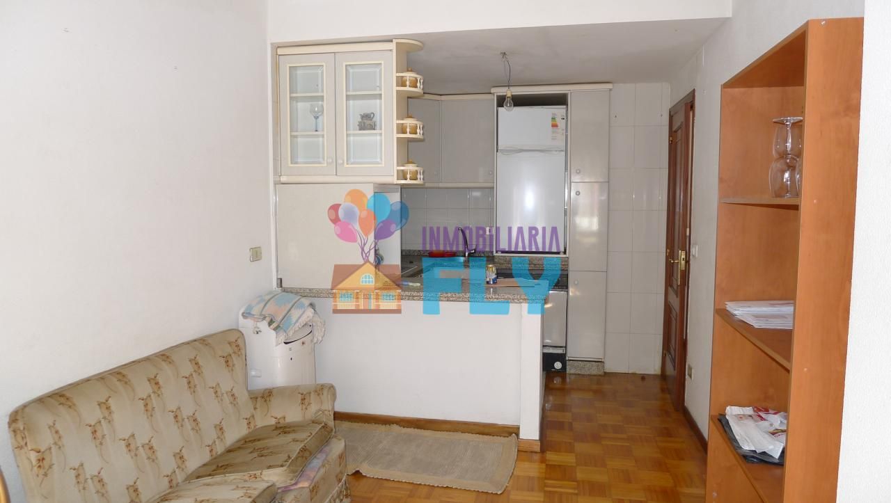 Cuina de Estudi en venda en Ourense Capital  amb Calefacció, Parquet i Moblat
