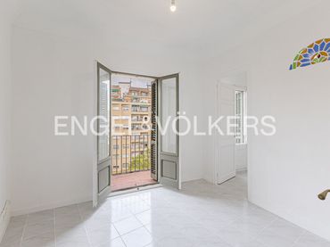 Piso con balcón en venta en Sants - Montjuïc