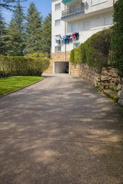 Vista exterior de Pis en venda en Las Navas del Marqués  amb Calefacció, Terrassa i Traster