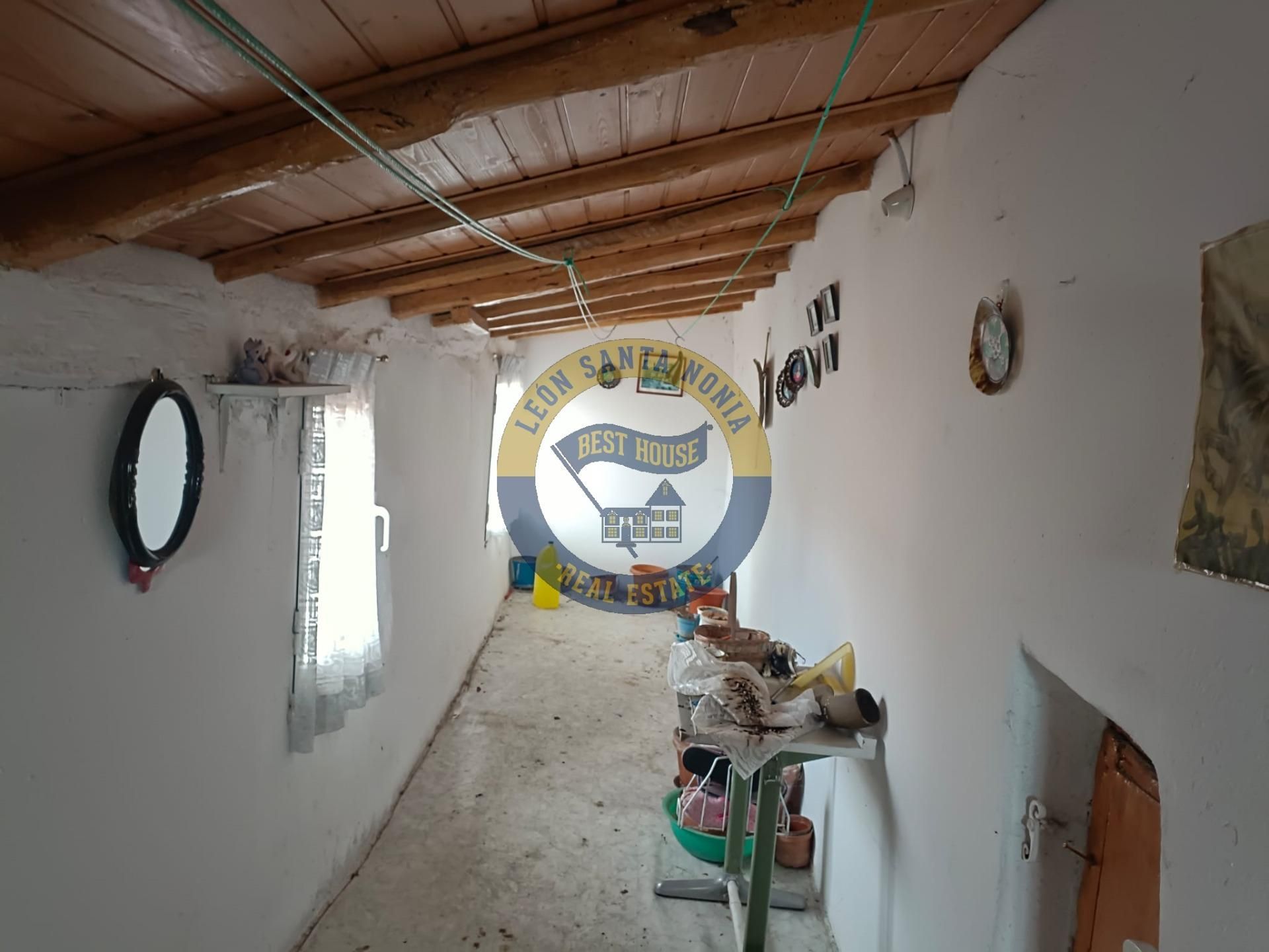 Country house for sale in León Capital   with Heating