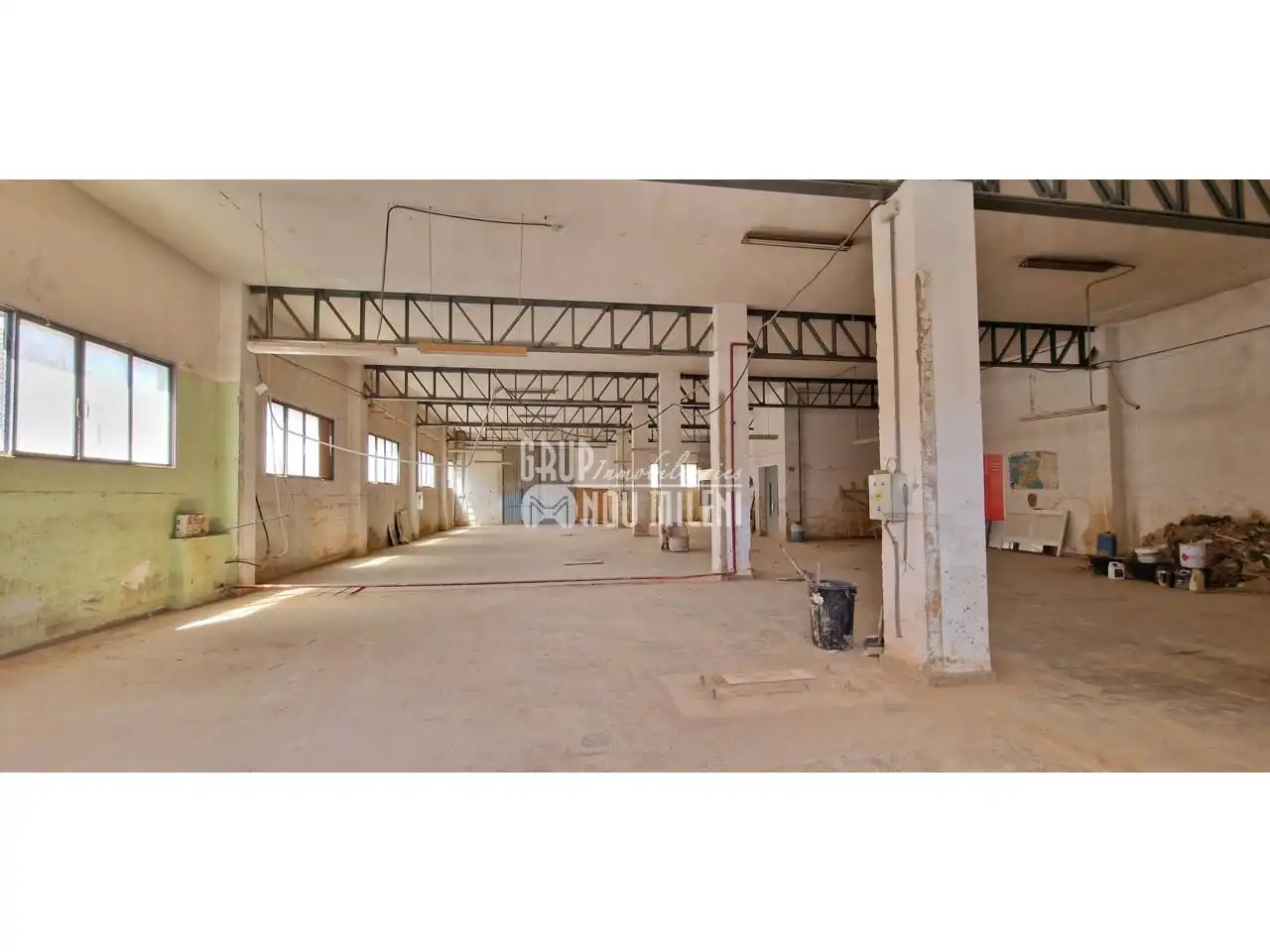 Vista exterior de Nave industrial en venta en Benetússer