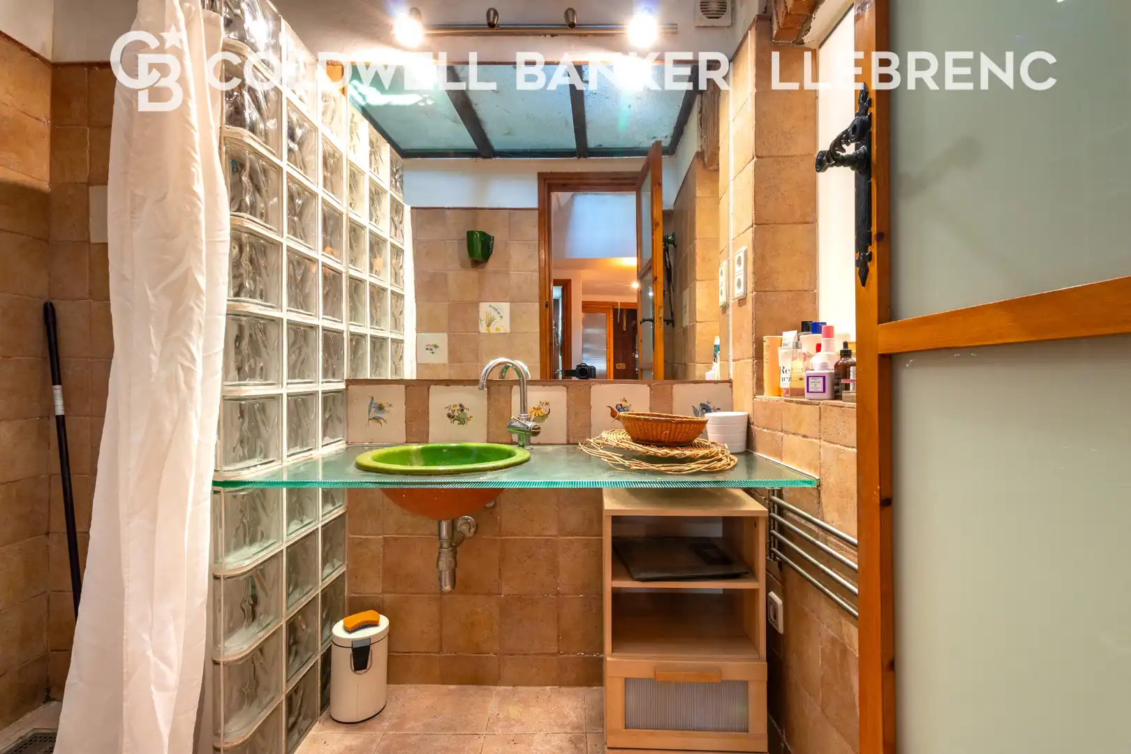 Baño de Dúplex en venta en Barcelona con Aire acondicionado, Horno y Lavadora