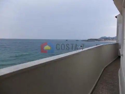 Vista exterior de Pis en venda en Arnuero amb Terrassa i Moblat