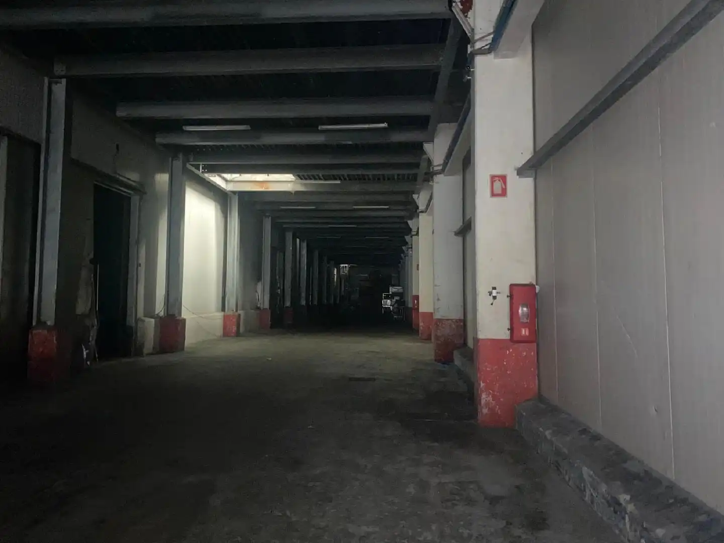 Parkplatz von Fabrikhallen zum Verkauf in Cariño