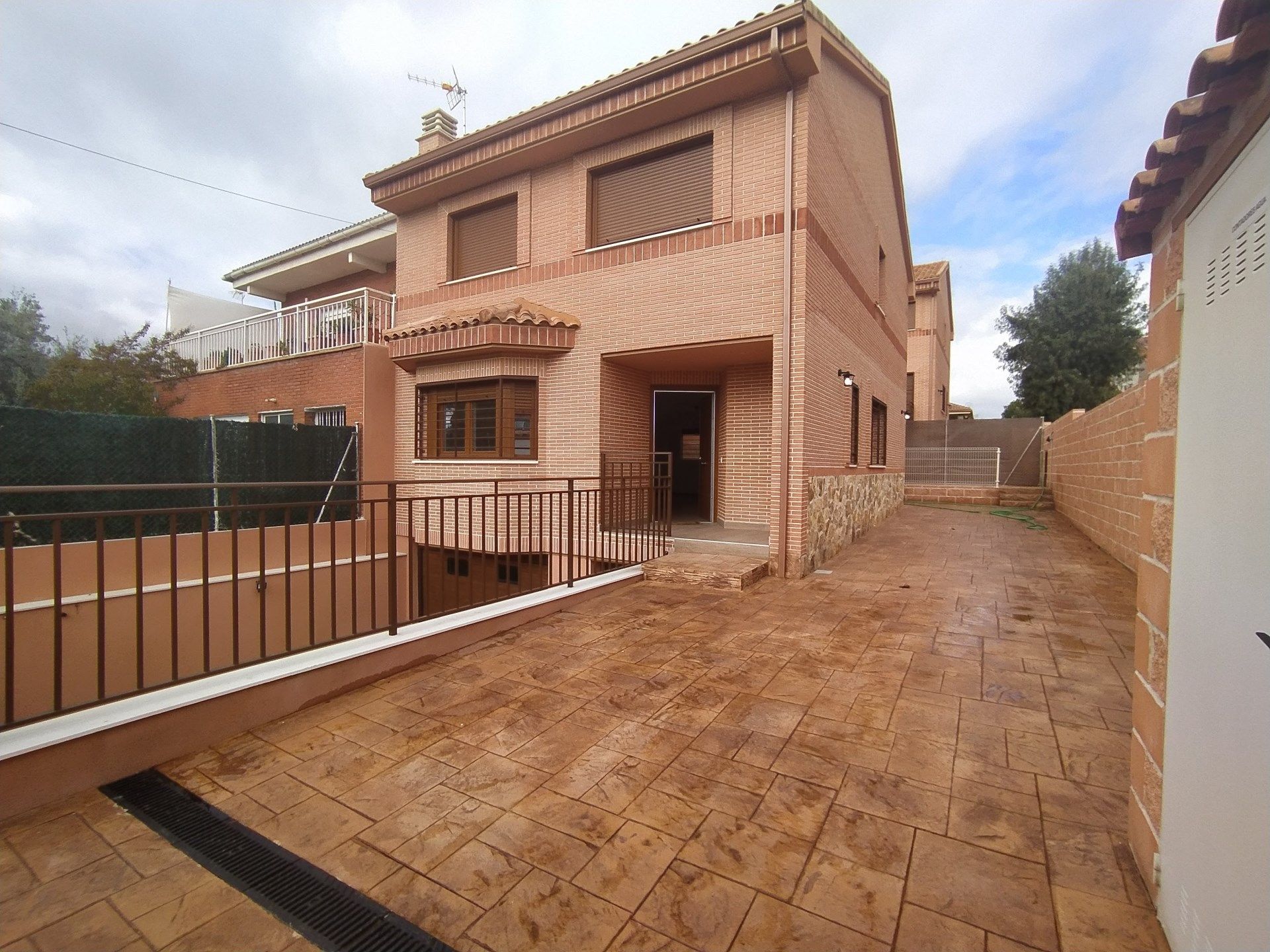 Exterior view of Single-family semi-detached to rent in Valdeolmos-Alalpardo  with Terrace