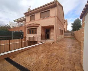 Vista exterior de Casa adosada de lloguer en Valdeolmos-Alalpardo amb Terrassa