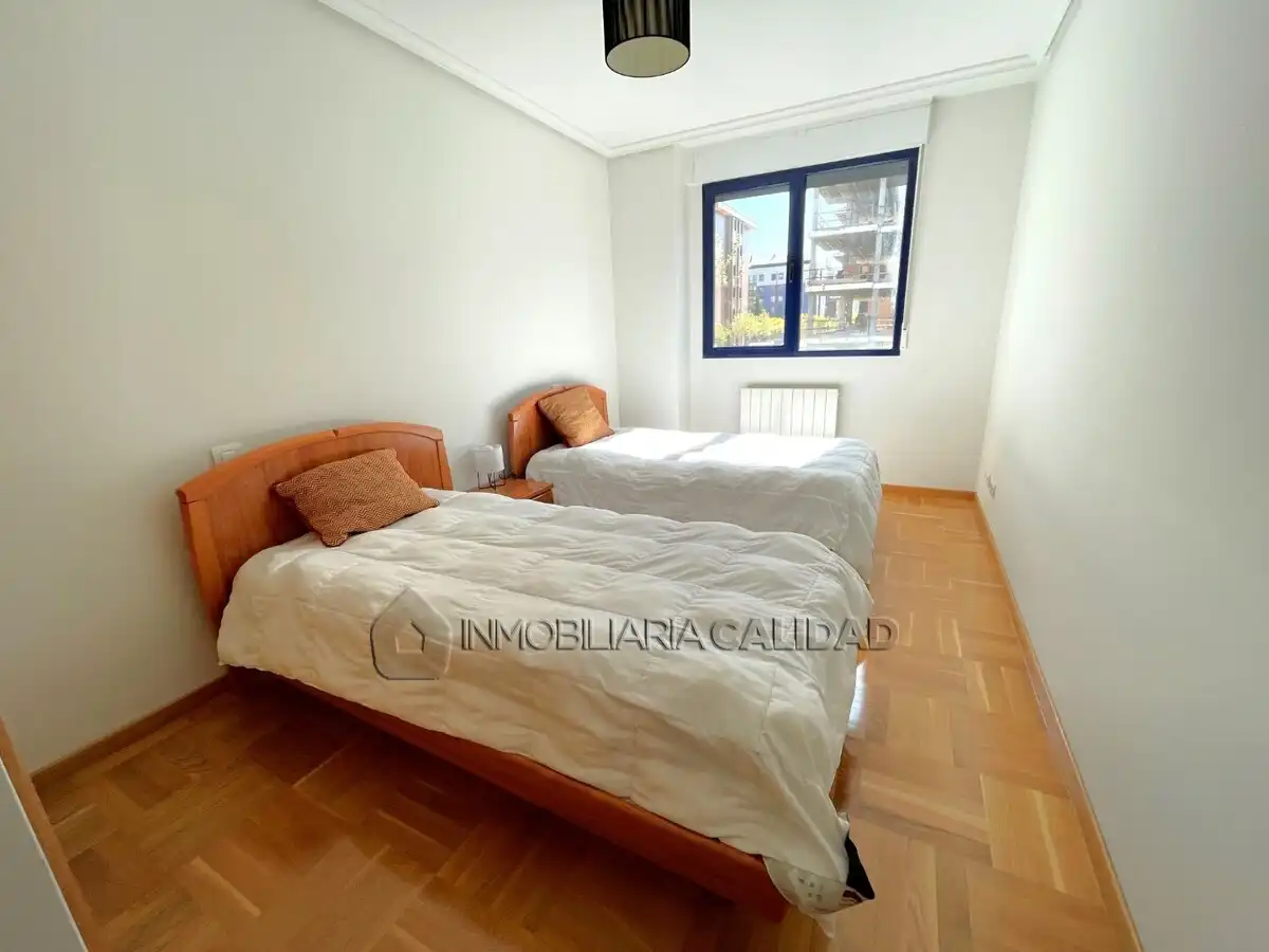 Bedroom of Flat for rent in Burgos  with Heating and Furnished