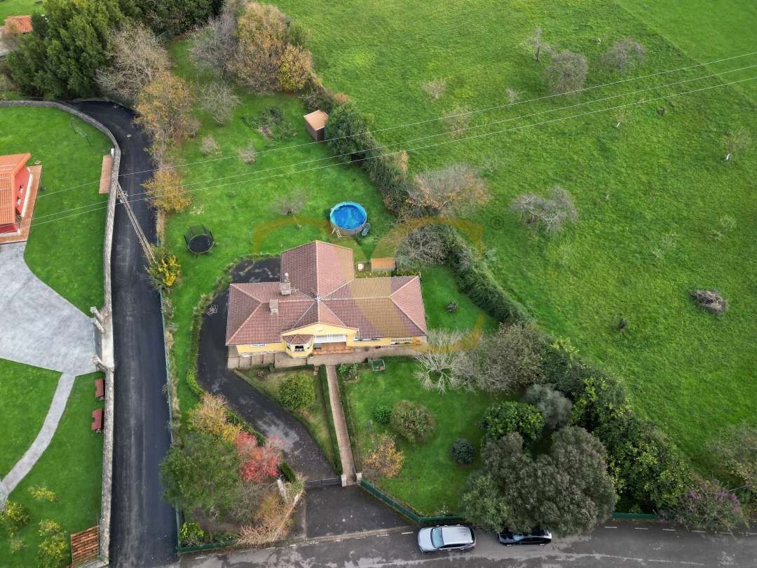 Vista exterior de Casa o xalet en venda en Gijón  amb Calefacció, Jardí privat i Terrassa