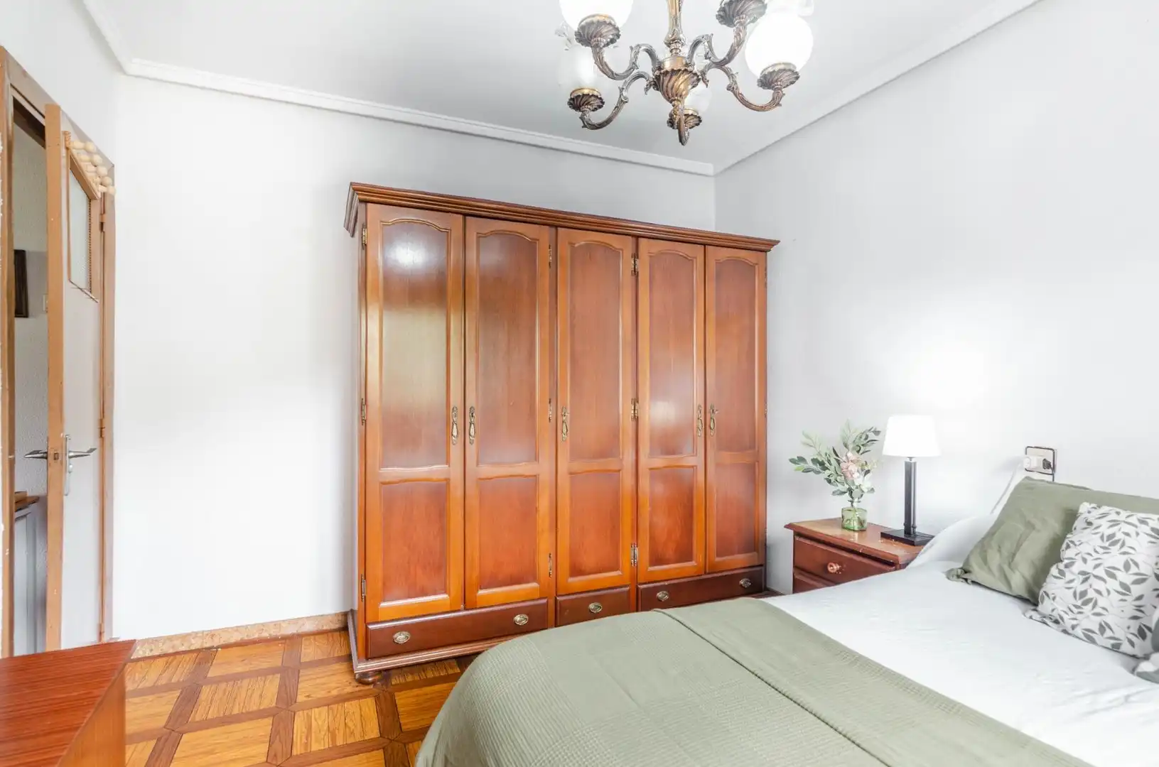 Dormitori de Casa o xalet en venda en Oviedo  amb Calefacció, Jardí privat i Terrassa
