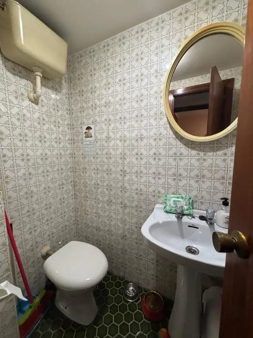 Bany de Pis en venda en Oviedo  amb Calefacció, Parquet i Forn