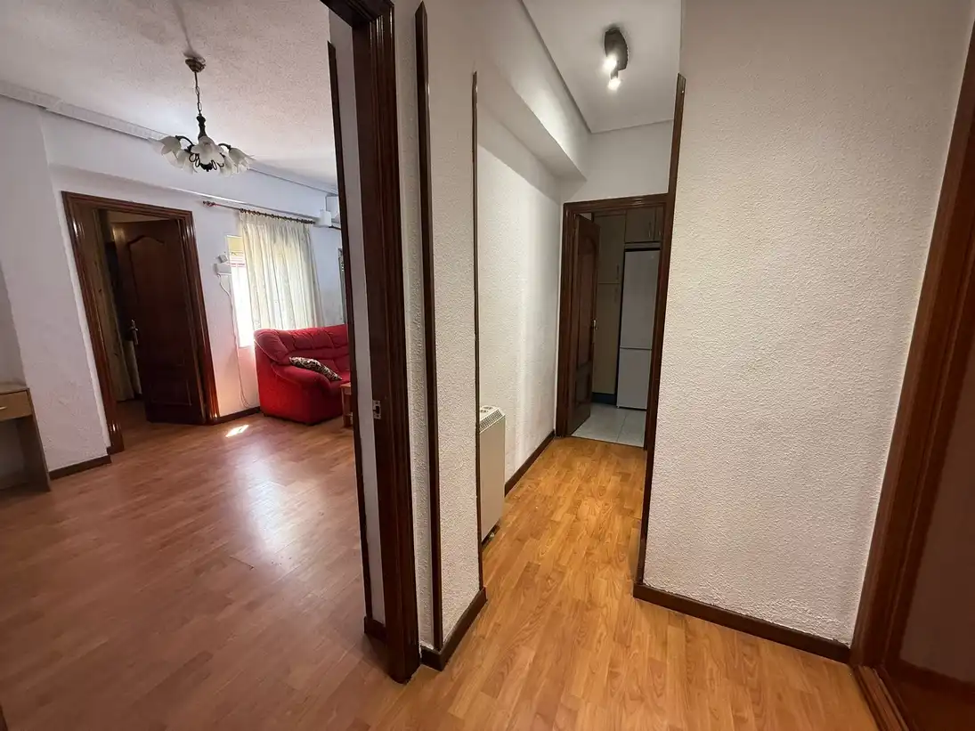 Flat for rent in Madrid  with Air Conditioner and Furnished