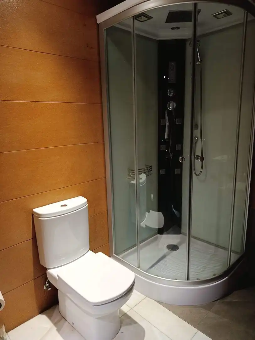 Badezimmer von Wohnung zum Verkauf in León Capital  mit Heizung, Terrasse und Abstellraum