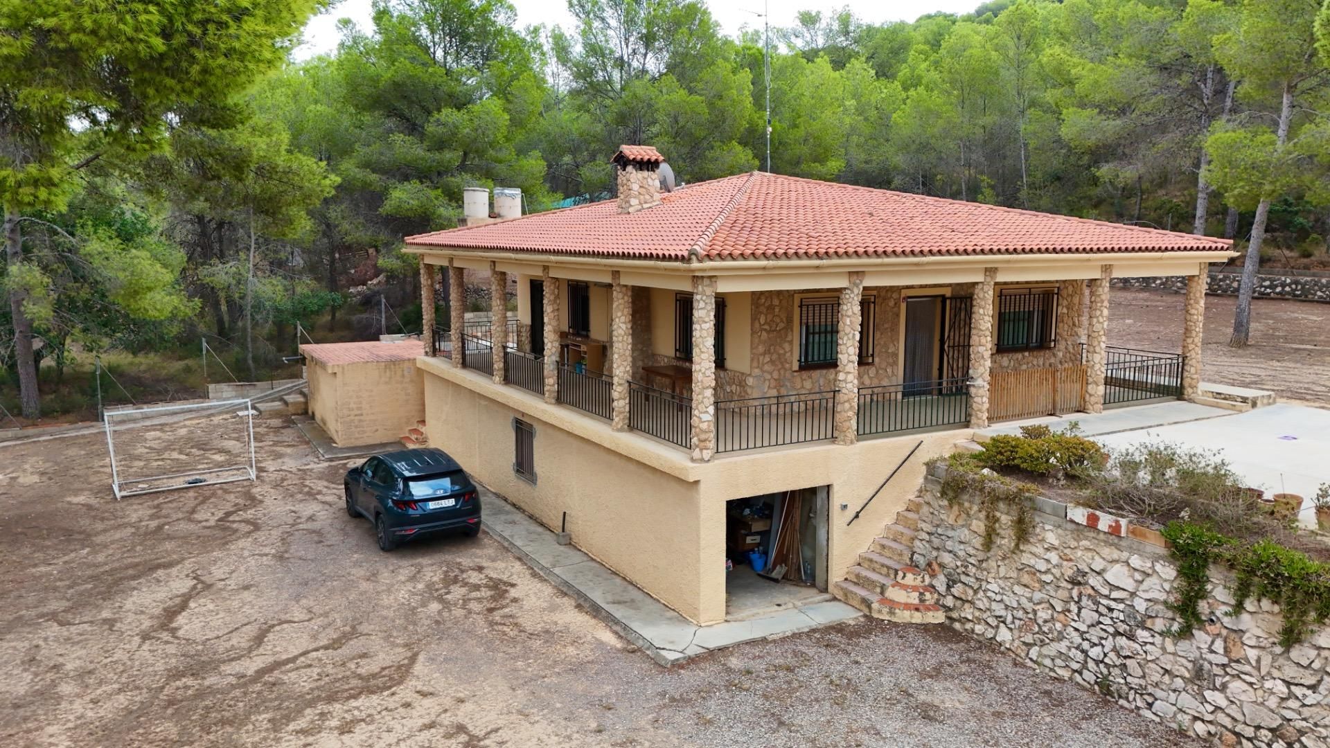 Vista exterior de Casa o xalet en venda en Llíria amb Aire condicionat, Calefacció i Jardí privat