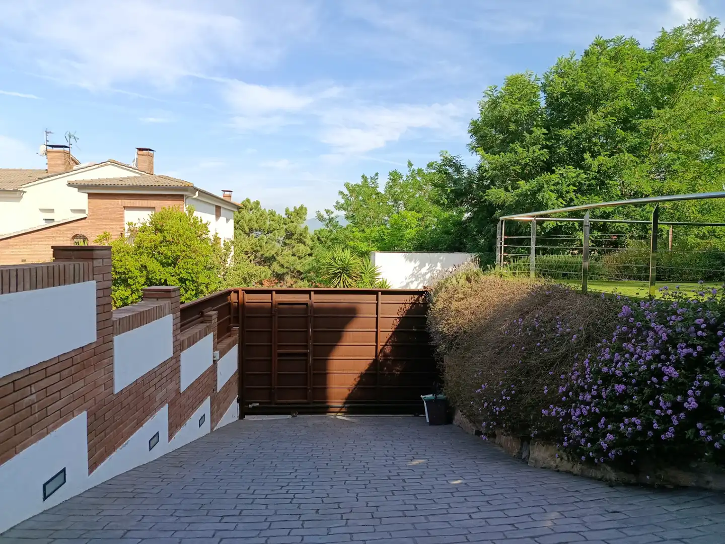 Terrassa de Casa adosada en venda en Girona amb Aire condicionat, Calefacció i Jardí privat