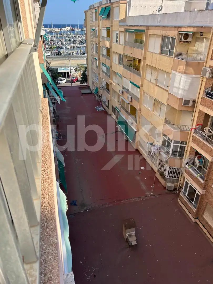 Aparcament de Pis en venda en Santa Pola amb Aire condicionat, Terrassa i Moblat