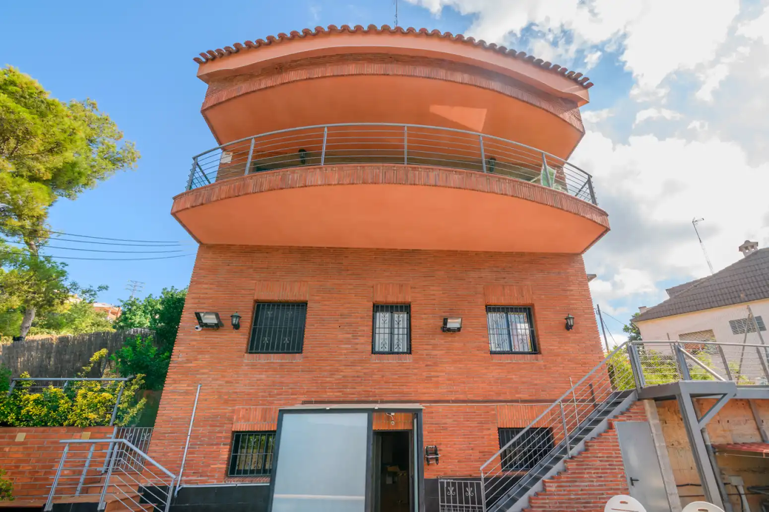 Vista exterior de Casa o chalet de alquiler en Viladecans con Terraza, Piscina y Balcón