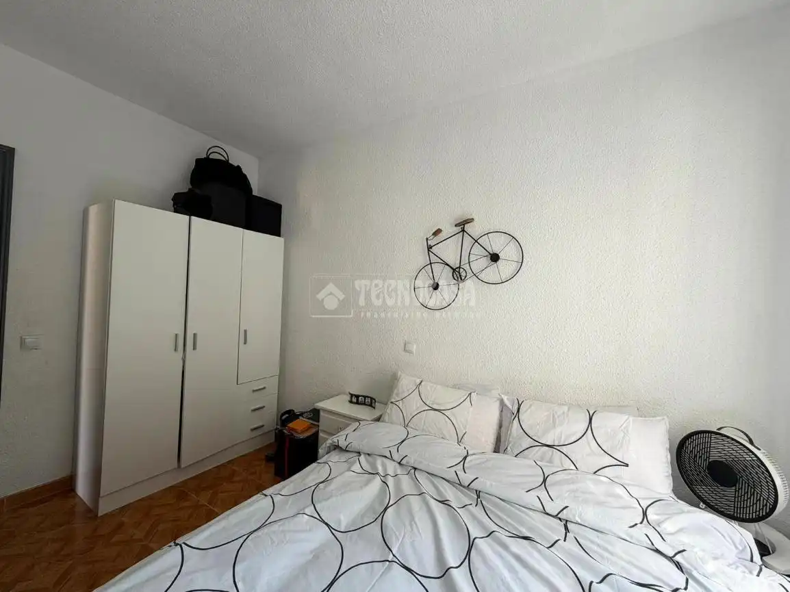 Dormitori de Casa o xalet en venda en Villa del Prado amb Aire condicionat i Piscina
