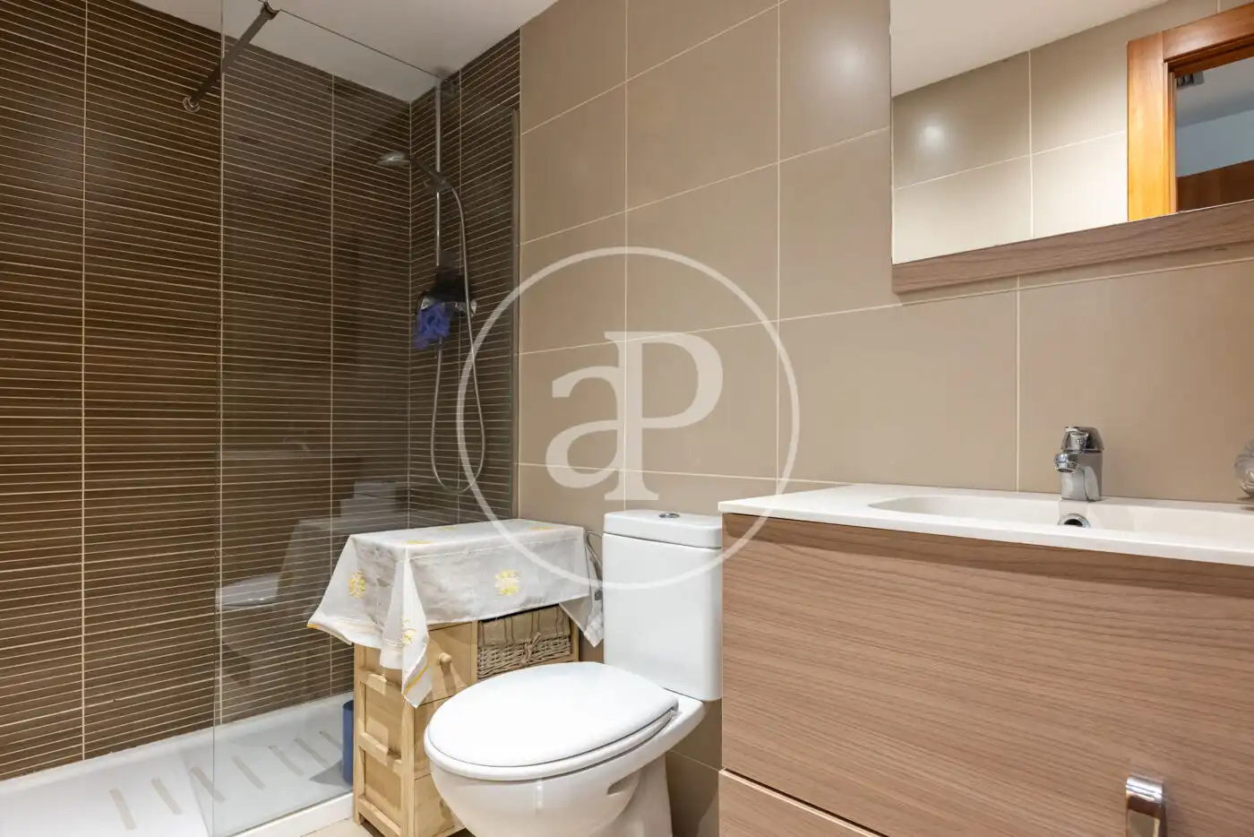 Baño de Piso en venta en Badalona con Aire acondicionado, Calefacción y Jardín privado