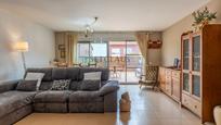 Sala d'estar de Casa adosada en venda en Vilassar de Dalt amb Terrassa i Balcó