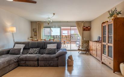 Living room of Single-family semi-detached for sale in Vilassar de Dalt  with Terrace and Balcony