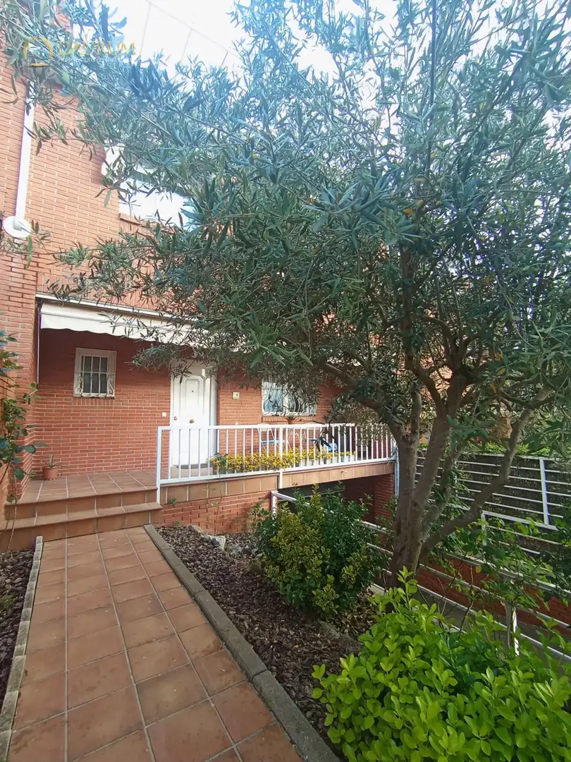 Jardí de Casa adosada en venda en Móstoles amb Calefacció, Jardí privat i Terrassa