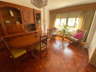 Flat with lift to rent in Paseo Pedro Simón Abril