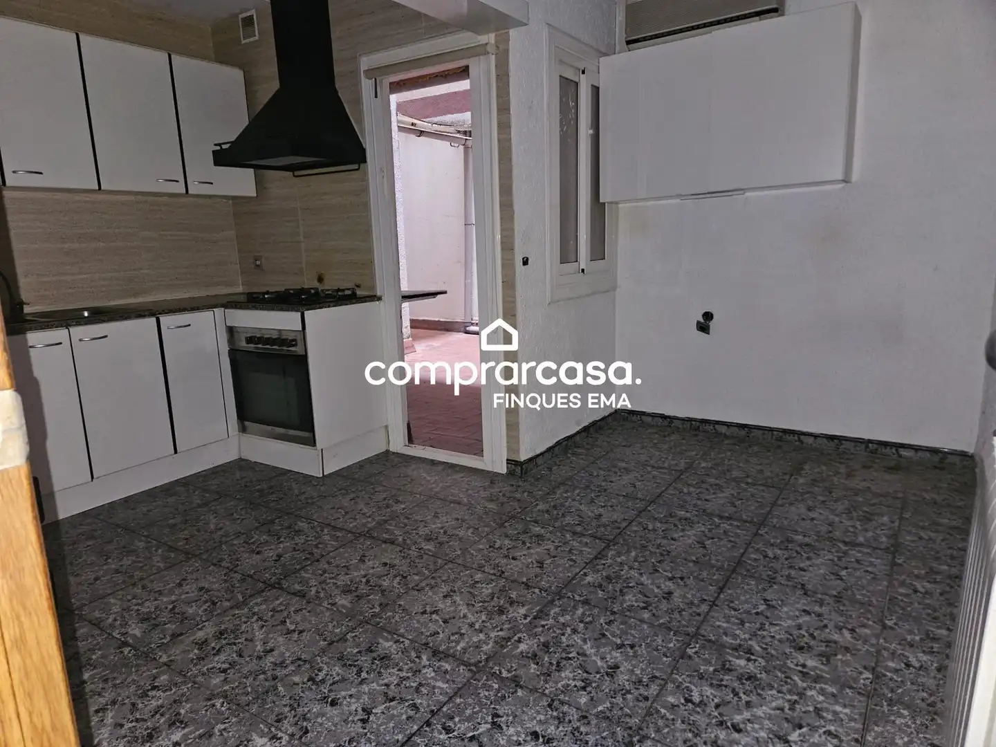 Cuina de Pis en venda en Sant Boi de Llobregat amb Parquet i Balcó